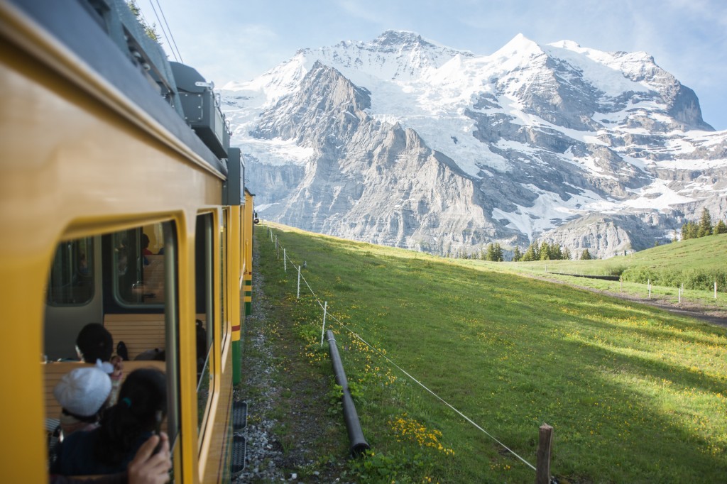 yellow train to jungfrau interlaken