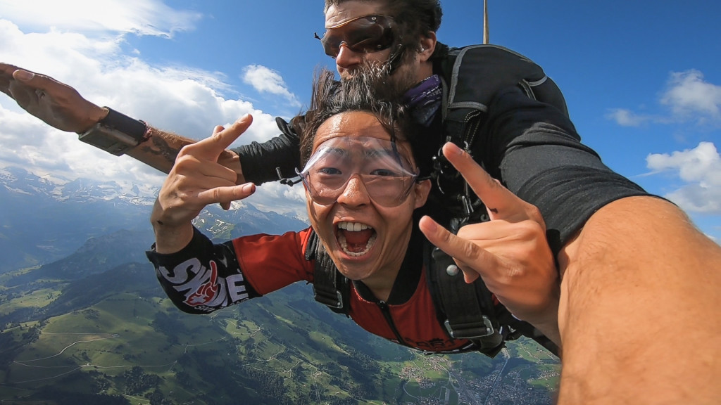 skydiving jumping