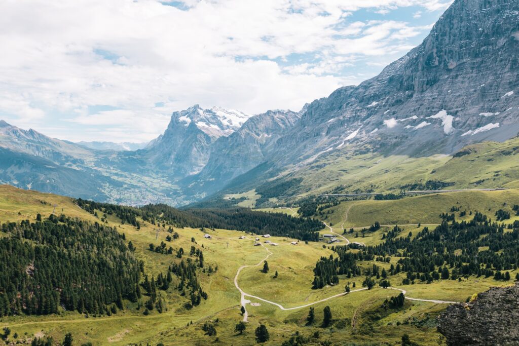 hiking in switzerland in lauterbrunnen